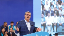 “لا تعطي وعوداً أكبر منك”.. أخنوش ينتقد استغلال لقجع للمناصب الرياضية انتخابياً