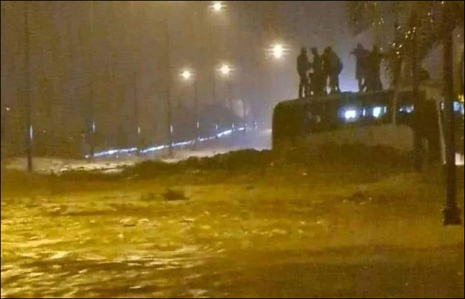 الأمطار الطوفانية تقطع الطرق وتفصل دواوير المغرب الشرقي عن بعضها
