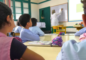 أساتذة الابتدائي يتمسكون بـ”عطلة السبت” واحترام 18 ساعة عمل أسبوعياً
