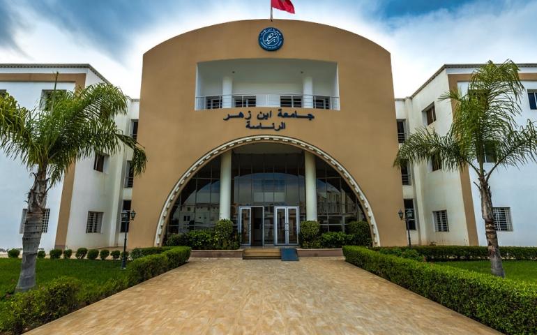 أستاذ يتهم جامعة ابن زهر بـ”التحايل” للسماح لطالبة مطرودة بمناقشة الدكتوراه