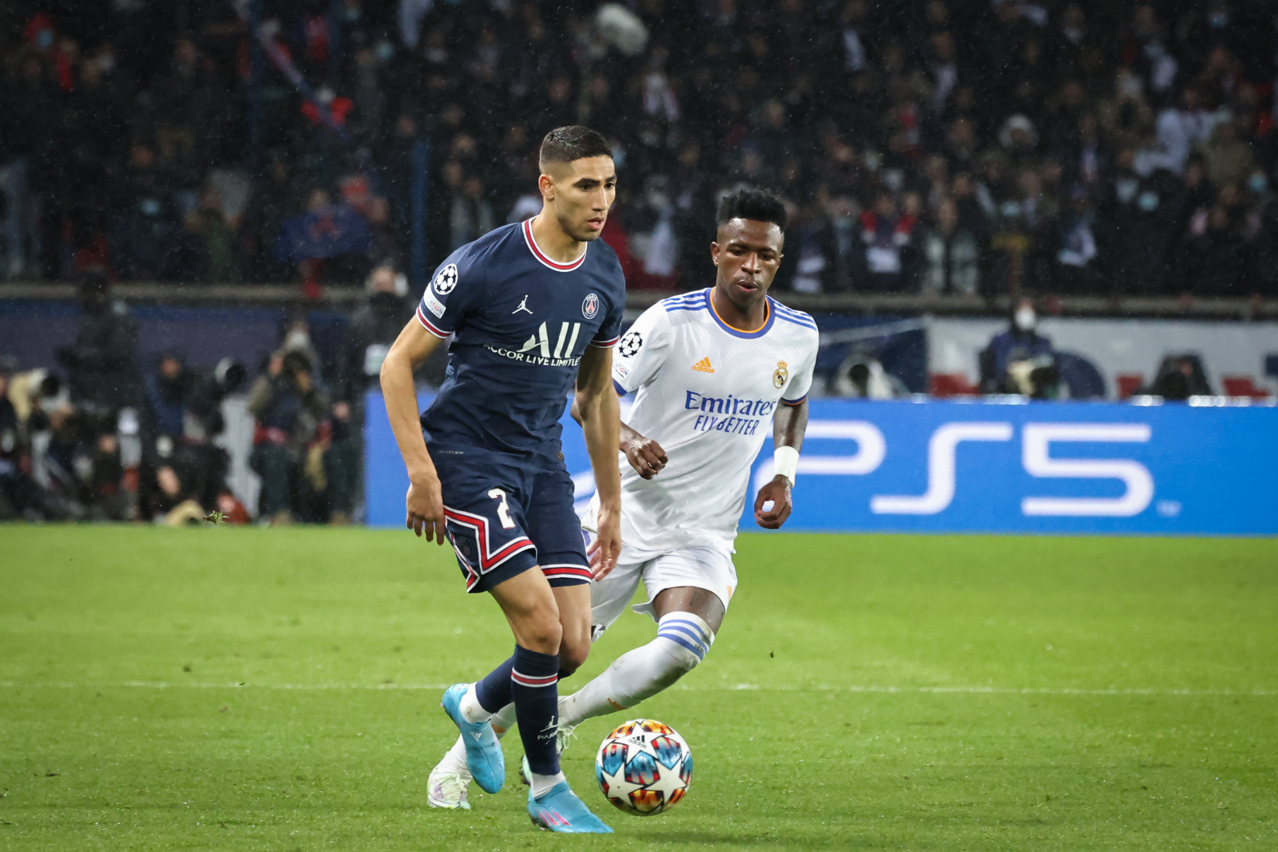 رغم مفاوضات التجديد.. حكيمي يطمح لاستغلال إصابة كارفاخال للعودة لريال مدريد