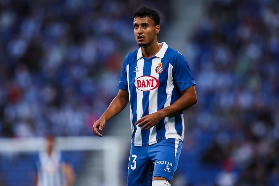 بين الولاء وضغط الجماهير.. هل أخطأ المغربي عمر الهلالي برفض برشلونة؟
