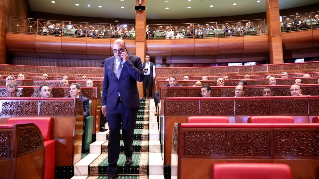 أولى قرارات ولد الرشيد بالمستشارين.. شارة مهنية وهندام لائق بالموظفين