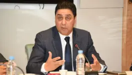 نمن هو عمر حجيرة الوزير المنتدب لدى وزير الصناعة؟
