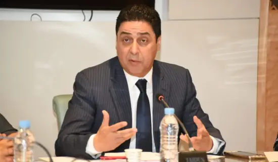 نمن هو عمر حجيرة الوزير المنتدب لدى وزير الصناعة؟