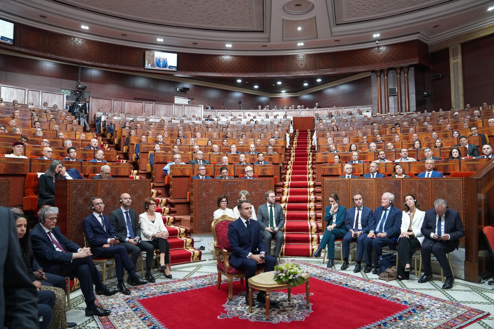 ماكرون من البرلمان: متمسكون بحل الدولتين بفلسطين ونحيي جهود الملك للتهدئة