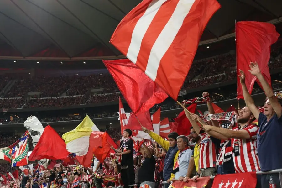 أتلتيكو مدريد يمنع تسعة مشجعين من حضور المباريات مدى الحياة