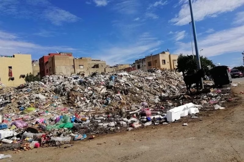 البيضاء في مواجهة تحدي النفايات الهامدة.. غرامات وبدائل للحفاظ على البيئة