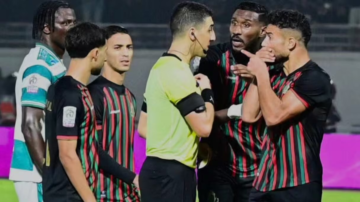 محمد الموجه: هناك خلل في تطبيق “الفار” والأخطاء التحكيمية تعكس ضعف التكوين