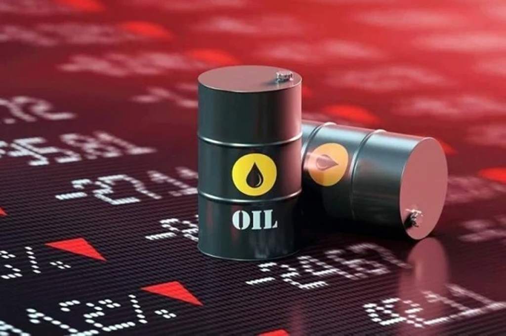 تراجع أسعار النفط بسبب الدولار والخام الأمريكي