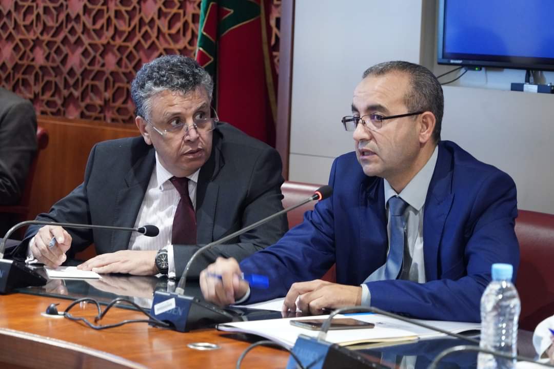 خلاف وهبي والمحامين.. بعزيز يدخل منفردا بوساطة لحل الأزمة