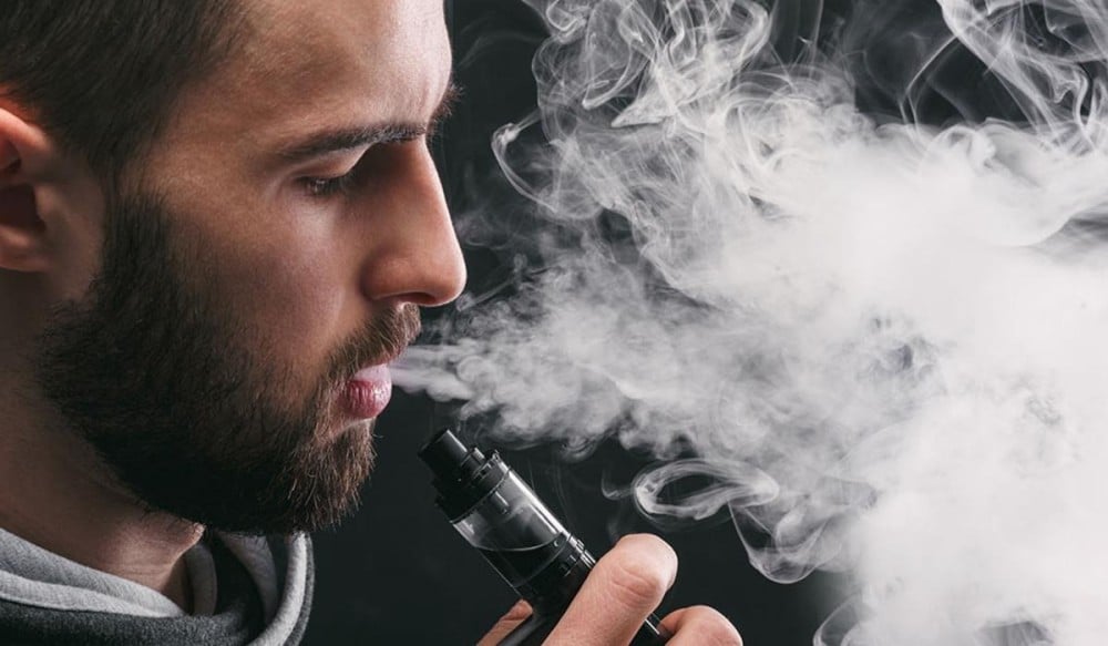 لقجع يرفض رفع ضرائب “الفايب” و”الشيشة”.. ويؤكد: التضريب وحده غير كاف
