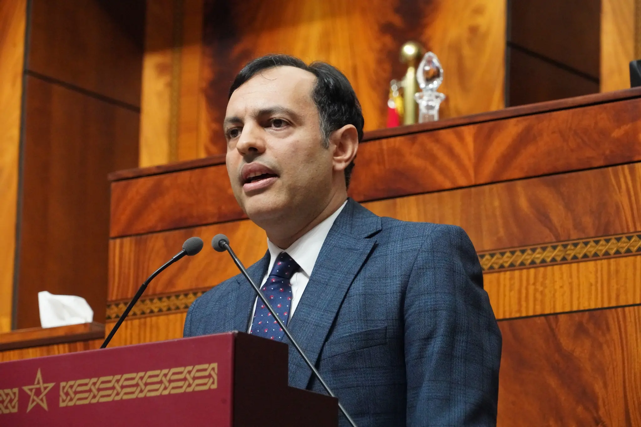 الحكومة ترصد مليار درهم لدعم الانتقال من القطاع غير المهيكل