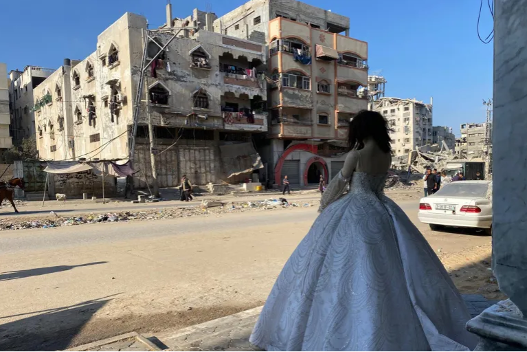 أعراس في زمان الحرب بقطاع غزة.. فتات فرح مؤجل