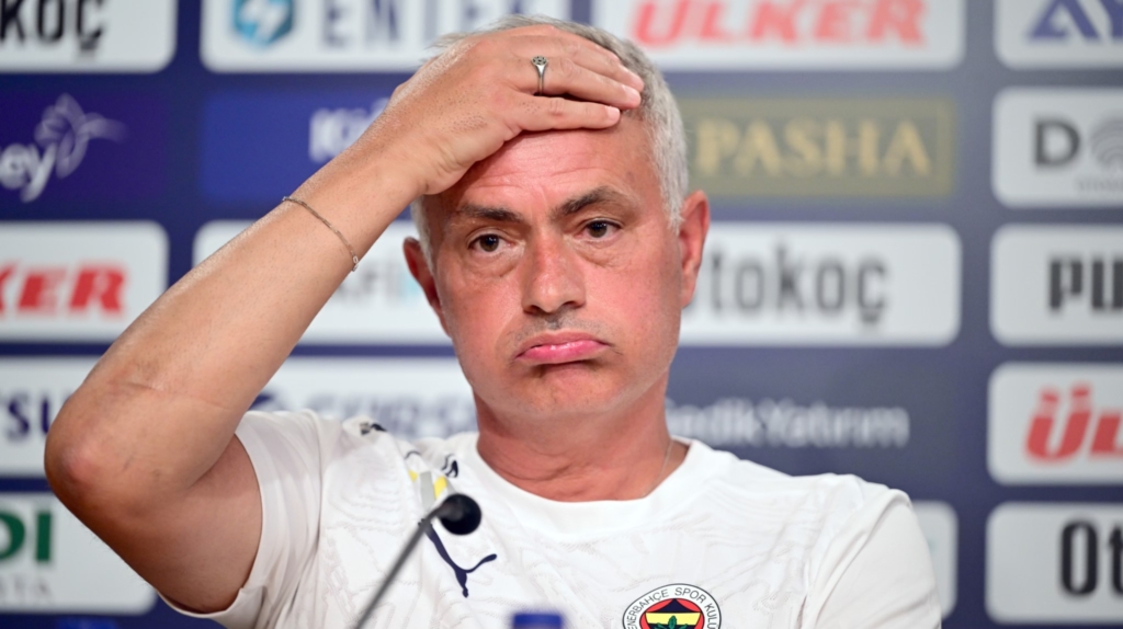 مورينيو يتراجع عن ضم لاعب البارسا