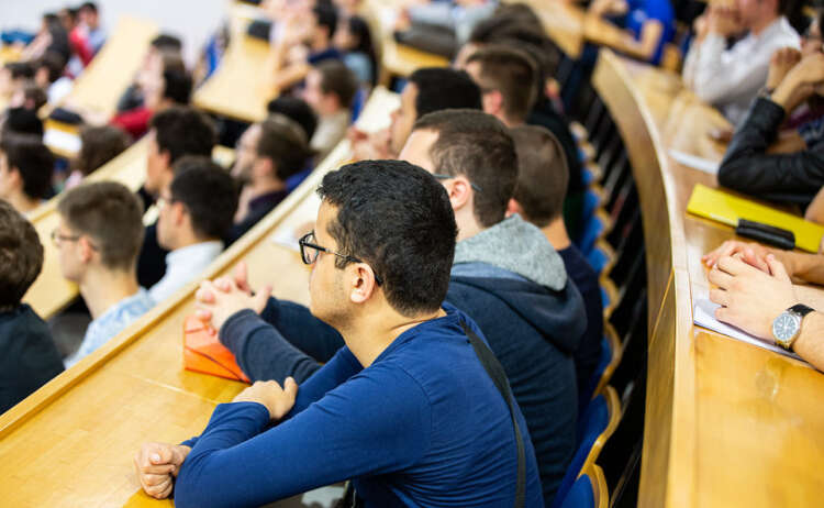 الدراسة في الصين وبلدان آسيا تغري عددا متزايدا من الطلاب المغاربة