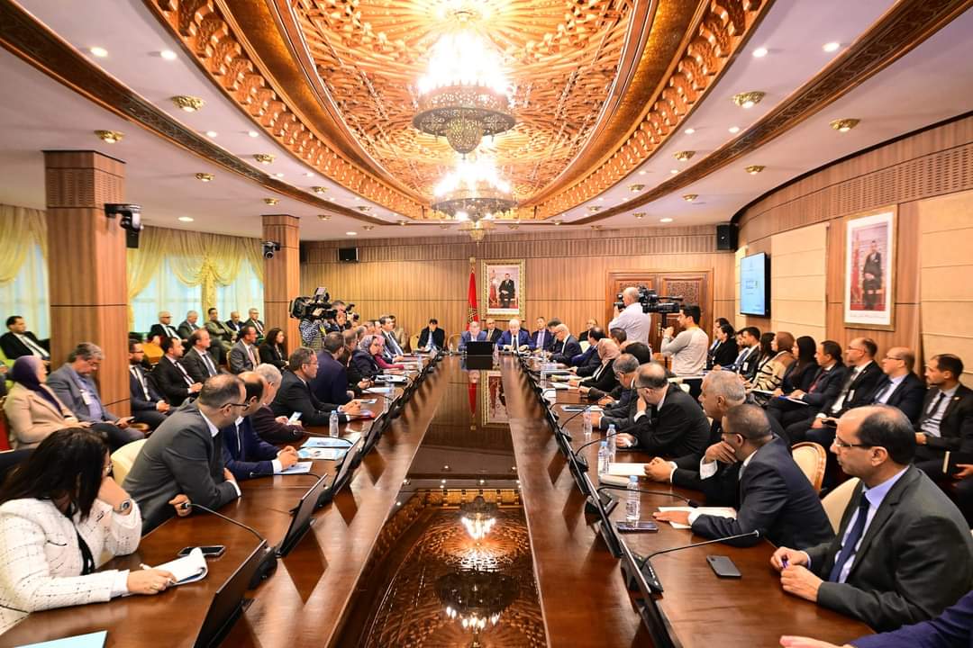 الإقصاء من الدعم بسبب “التعبئة” و”العتبة” وتعطيل الحوار يفجر انتقادات نقابية للحكومة