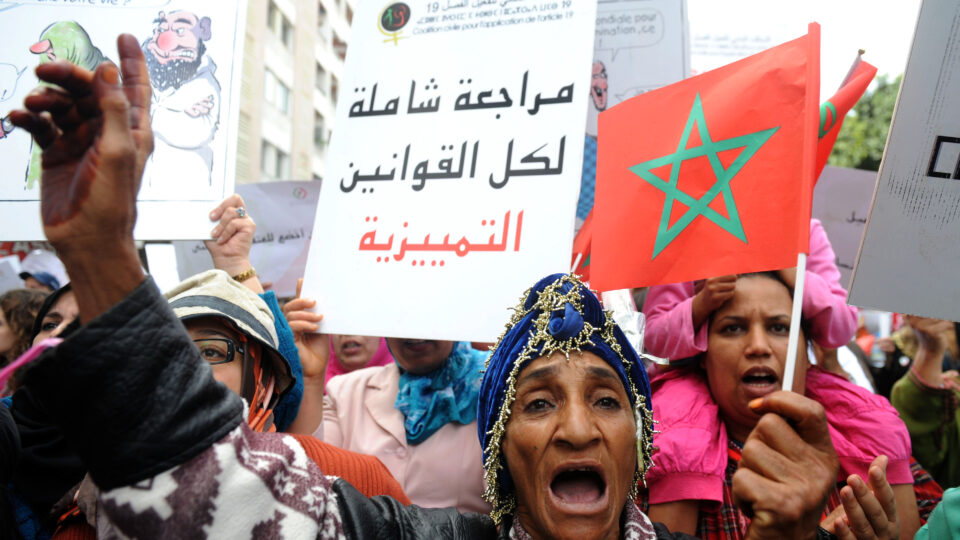 “تقييد” دعم الضحايا يُلحِق نسويات برافضي مشروع المسطرة الجنائية