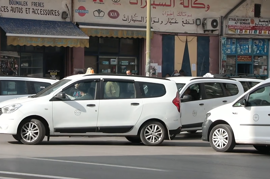 “الداخلية” تتصدى لـ”فوضى الطاكسيات” وتأمر بتسهيل تقديم الشكايات