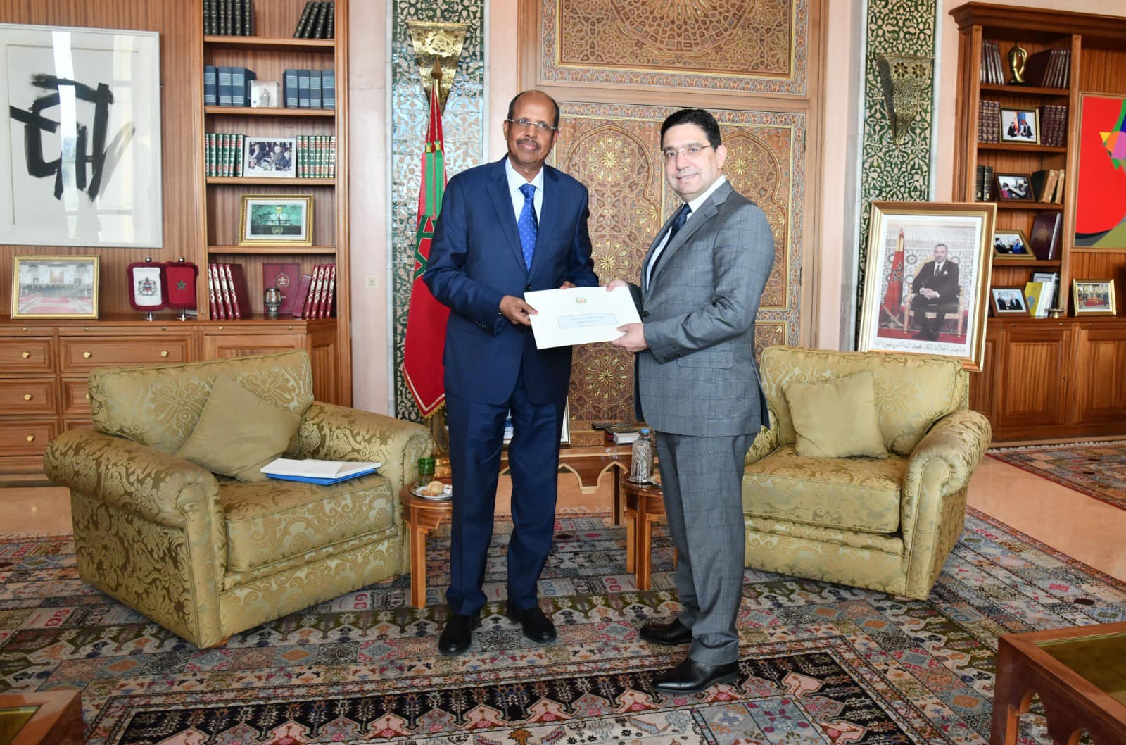 الصناعة التقليدية المغربية تبهر وزير خارجية شيلي