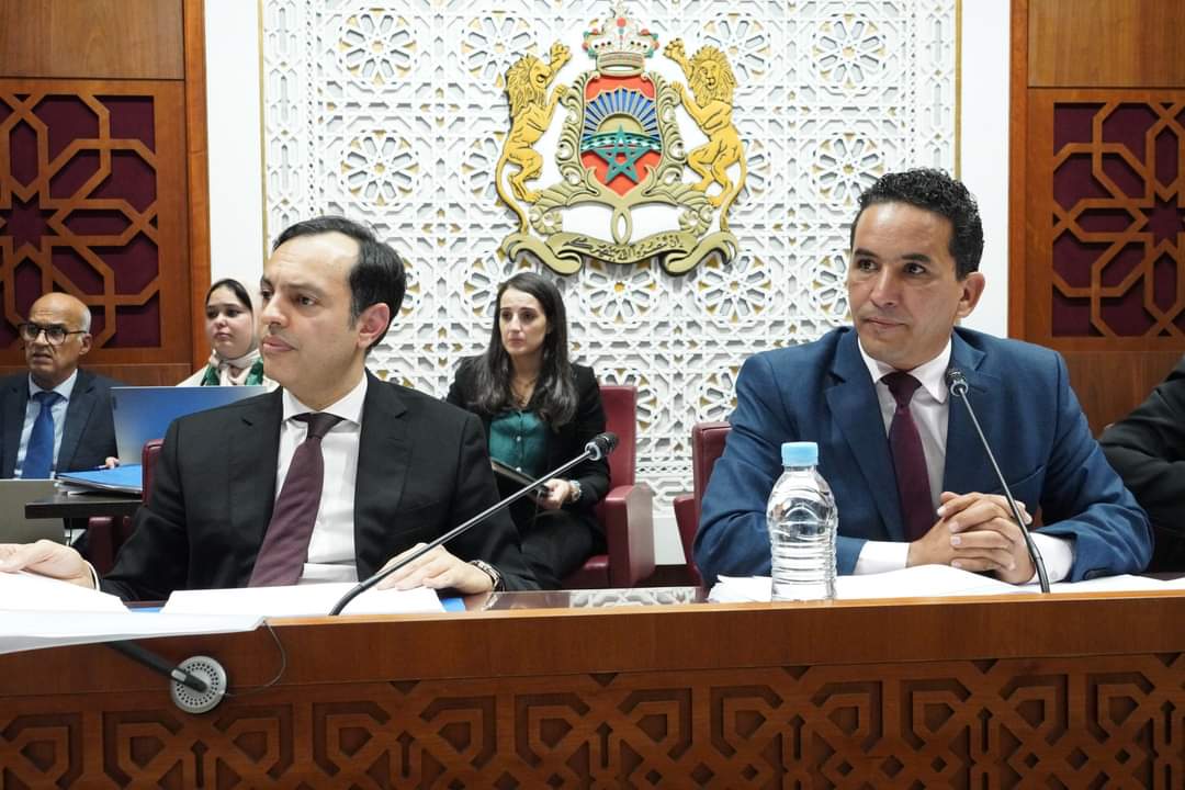 الحكومة تقلص آجال إعلان الإضراب والتفاوض في القطاعين العام والخاص