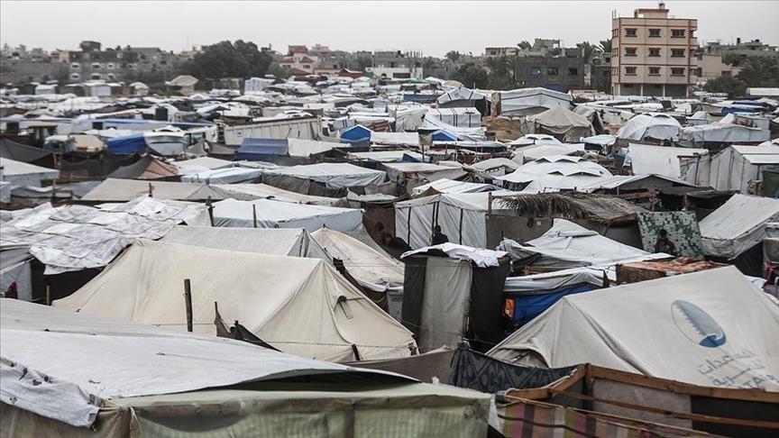 شتاء قاسٍ على النازحين بغزة.. خيام لا تقي بردا ولا تحجب مطرا