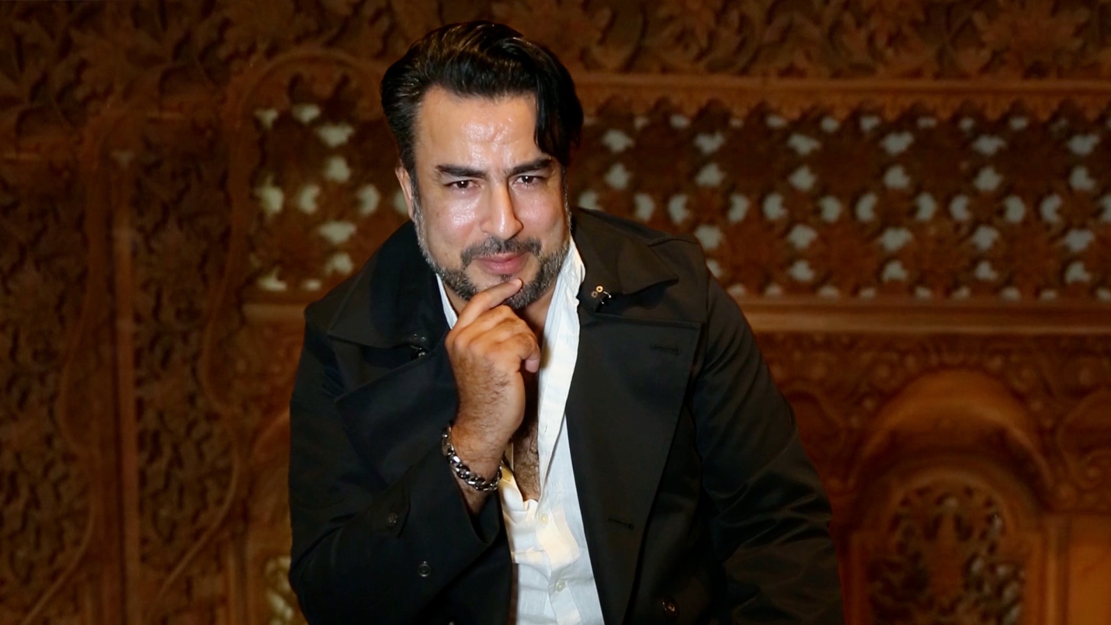 “العرندس” يتحدث لـ”مدار21″ عن محطات حساسة في حياته شكلّت شخصيته الفريدة