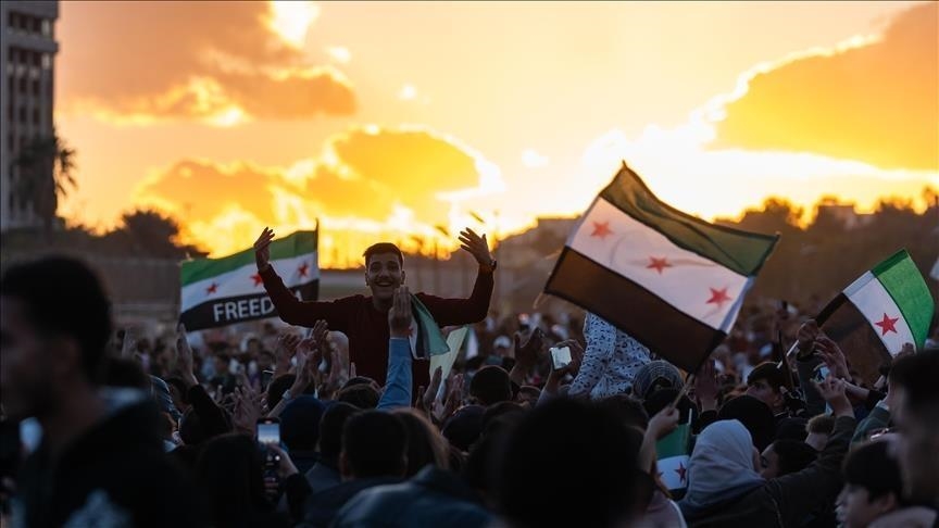 “علماء المسلمين” يهنئ السوريين بسقوط نظام الأسد