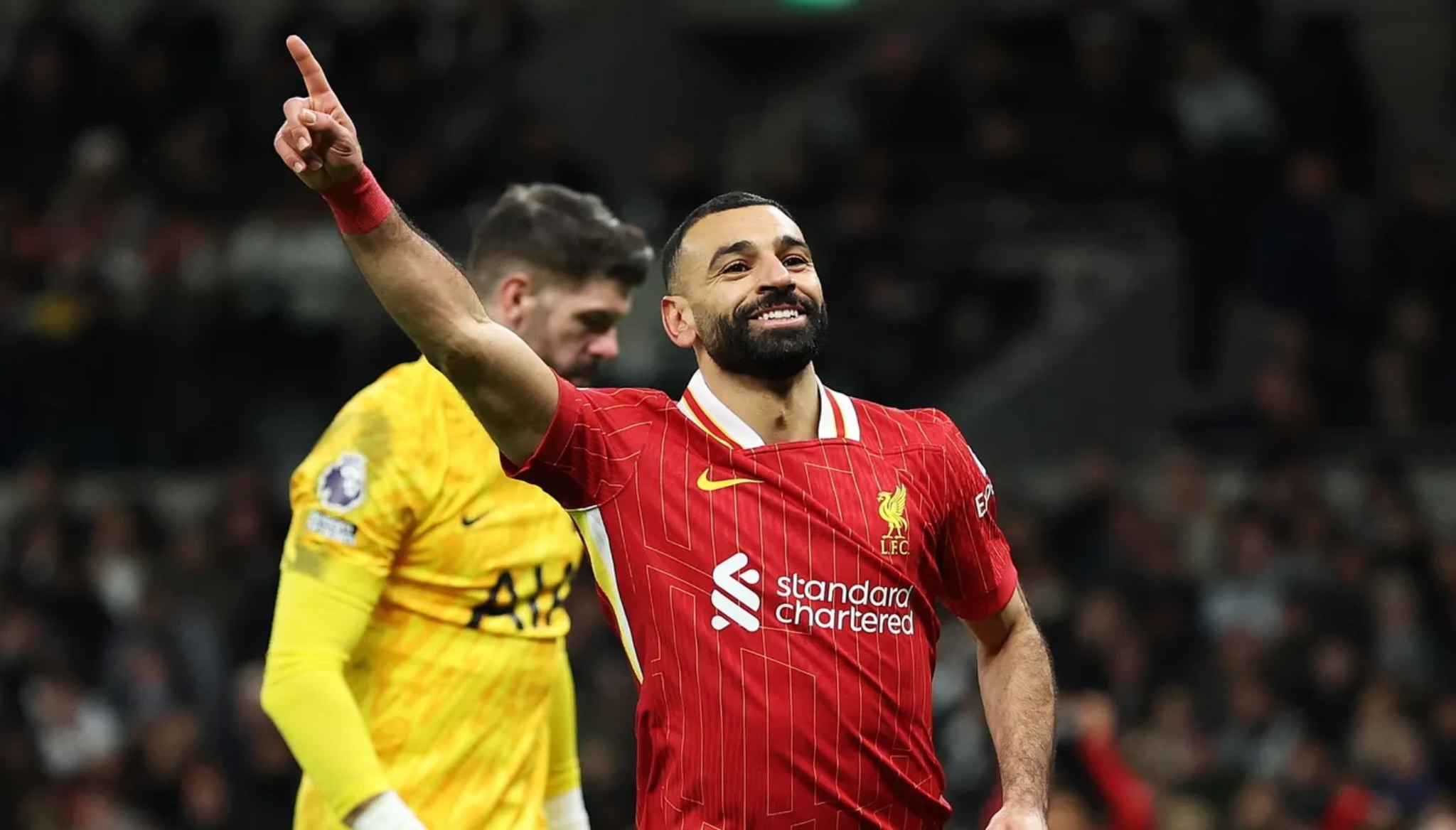 محمد صلاح يكتب التاريخ بثنائية وأرقام قياسية جديدة