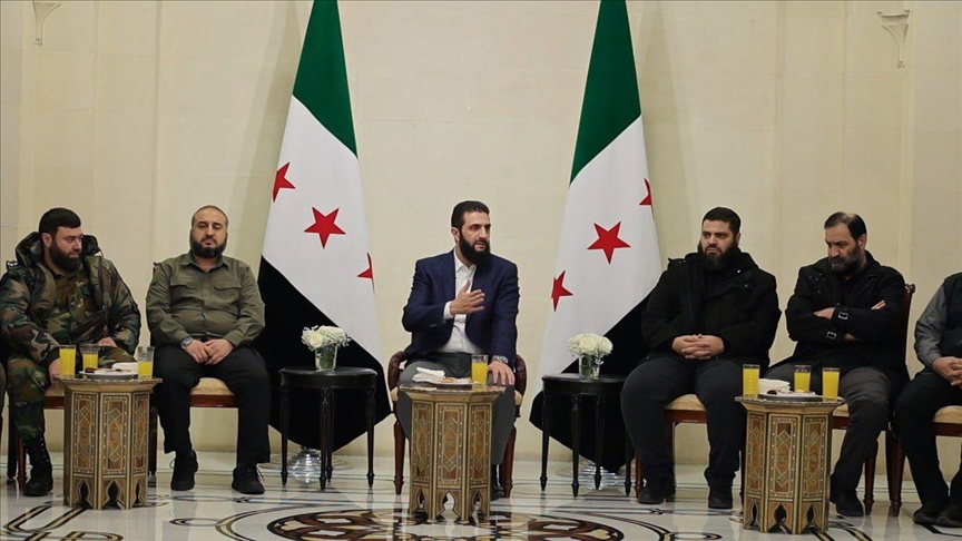 فصائل سوريا تتفق مع الشرع على حل نفسها والاندماج بوزارة الدفاع