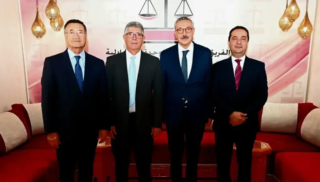 فرق الأغلبية تشيد بالدينامية والمقاربة التشاركية للحكومة