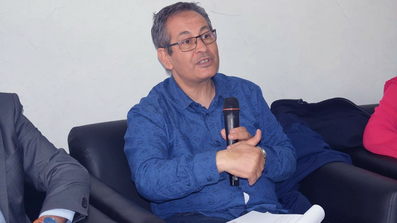 سعيد بنيس: انزياح المثقف الديجيتالي أفرز نخبة عائمة مكبّلة بالإثارة و”البوز”