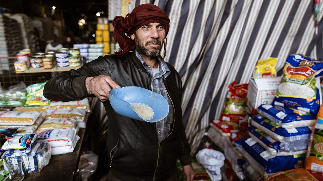 انخفاض أسعار المواد الغذائية الأساسية بسوريا