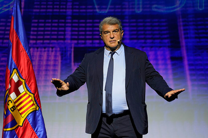 لابورتا يؤمّن 100 مليون يورو لدعم برشلونة ماليًا