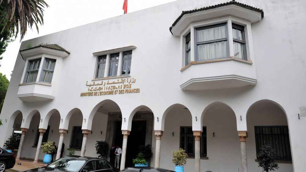 تسقيف وزارة الاقتصاد للمباريات في 30 سنة يثير الجدل وحموني: ضرب لتكافؤ الفرص