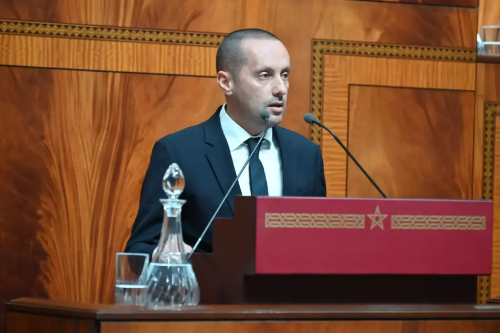 التهراوي.. الوزير الصامت في مواجهة بوحمرون
