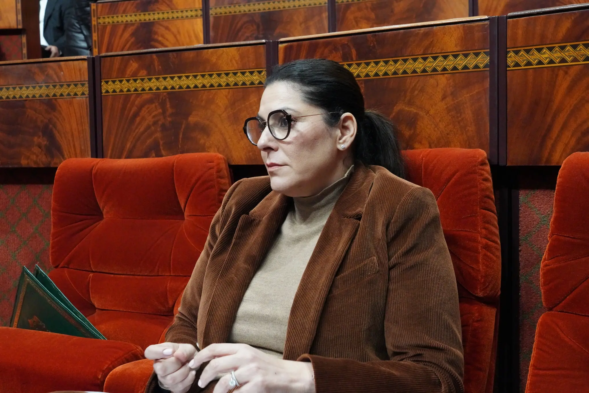 المنصوري وأحزاب “التحالف” يؤخران توزيع الحقائب