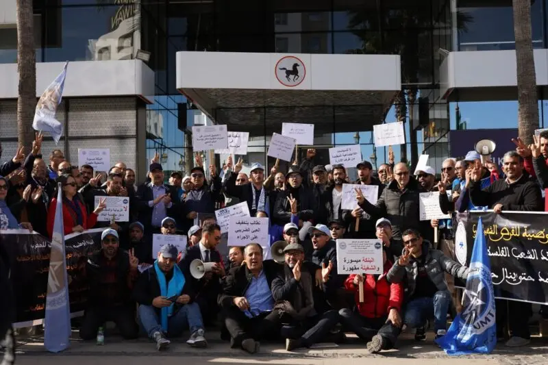 مستخدمو البنك الشعبي يرفضون قانون الإضراب ويطالبون بالتحقيق في اشتراكات “CIMR”