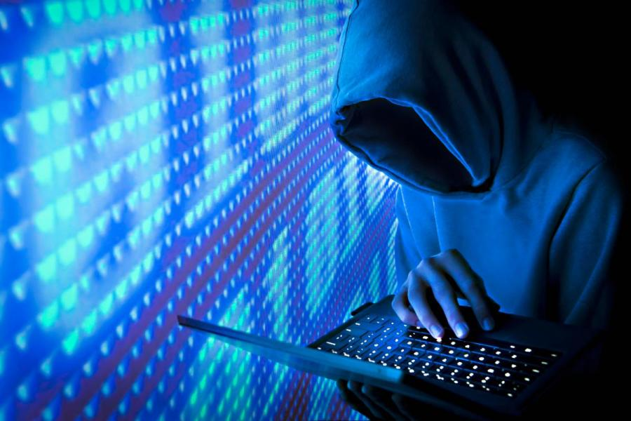 باحثون يُنبِّهون لخطورة الجرائم الإلكترونية ويحذرون من تحولها إلى جرائم اجتماعية