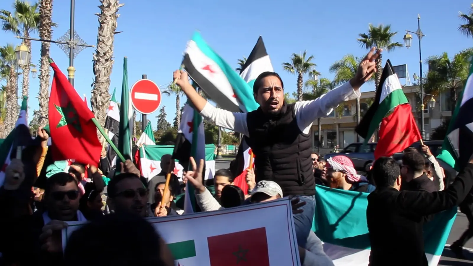 الجالية السورية تراسل الحكومة المؤقتة لسحب الاعتراف بالبوليساريو وفتح سفارتها بالرباط