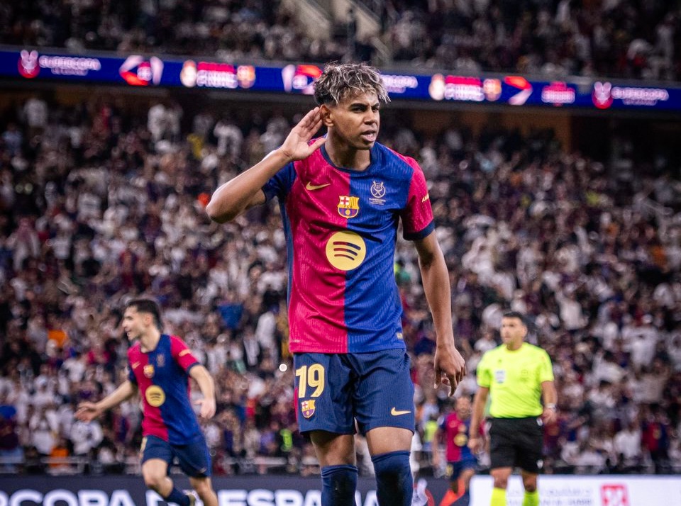 برشلونة يسحق ريال مدريد ويتوج بكأس السوبر الإسباني