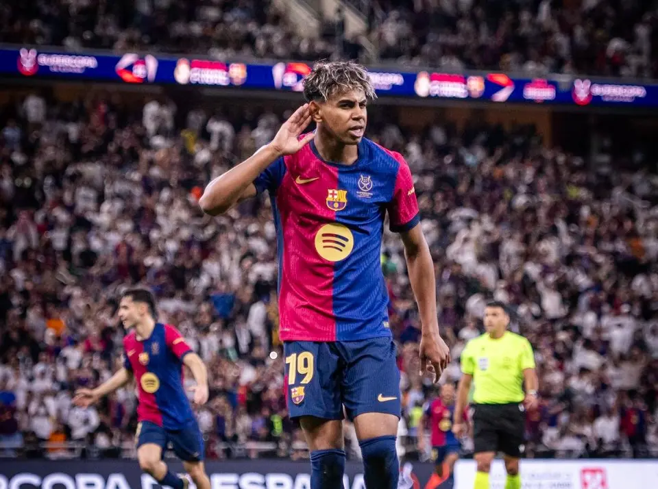 برشلونة يسحق ريال مدريد ويتوج بكأس السوبر الإسباني