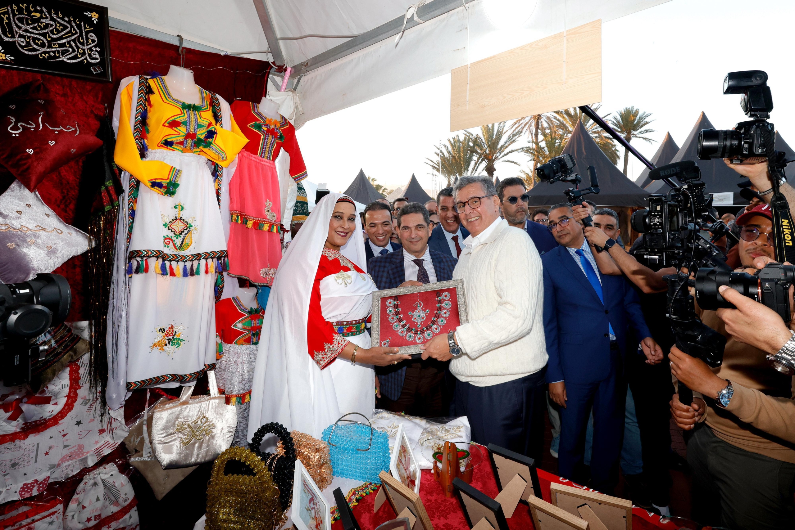 السنة الأمازيغية 2975.. أخنوش يزور معرض الصناعة التقليدية لأكادير إداوتن