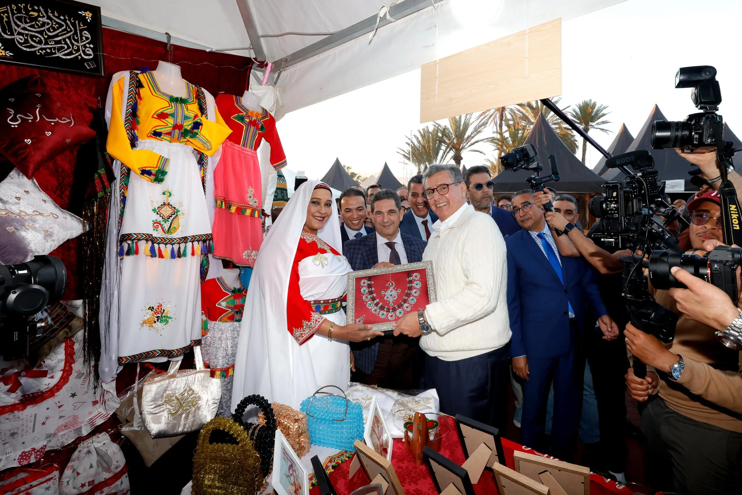 السنة الأمازيغية 2975.. أخنوش يزور معرض الصناعة التقليدية لأكادير إداوتن