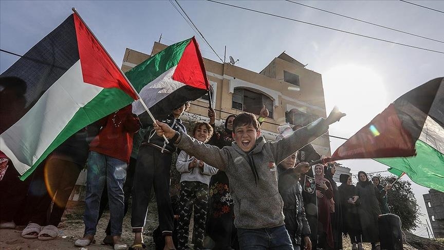 فرحة تخنقها غصة وترقب بقلق.. غزة بعد بدء وقف إطلاق النار