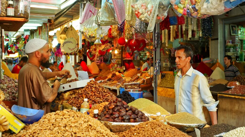 استيراد التمور الجزائرية يقسم التجار ومطالب بعدم خلط السياسة بالاقتصاد