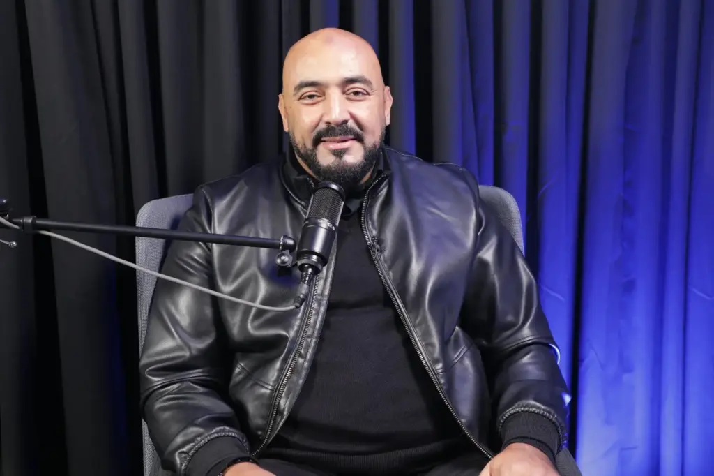 الخال يحكي تفاصيل المشاركة في دوري “الملوك” ويُشرِّح واقع كرة القدم الشاطئية