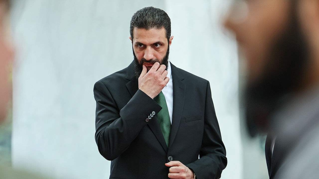 حل البرلمان والجيش.. أول قرارات أحمد الشرع بعد تنصيبه رئيسا لسوريا