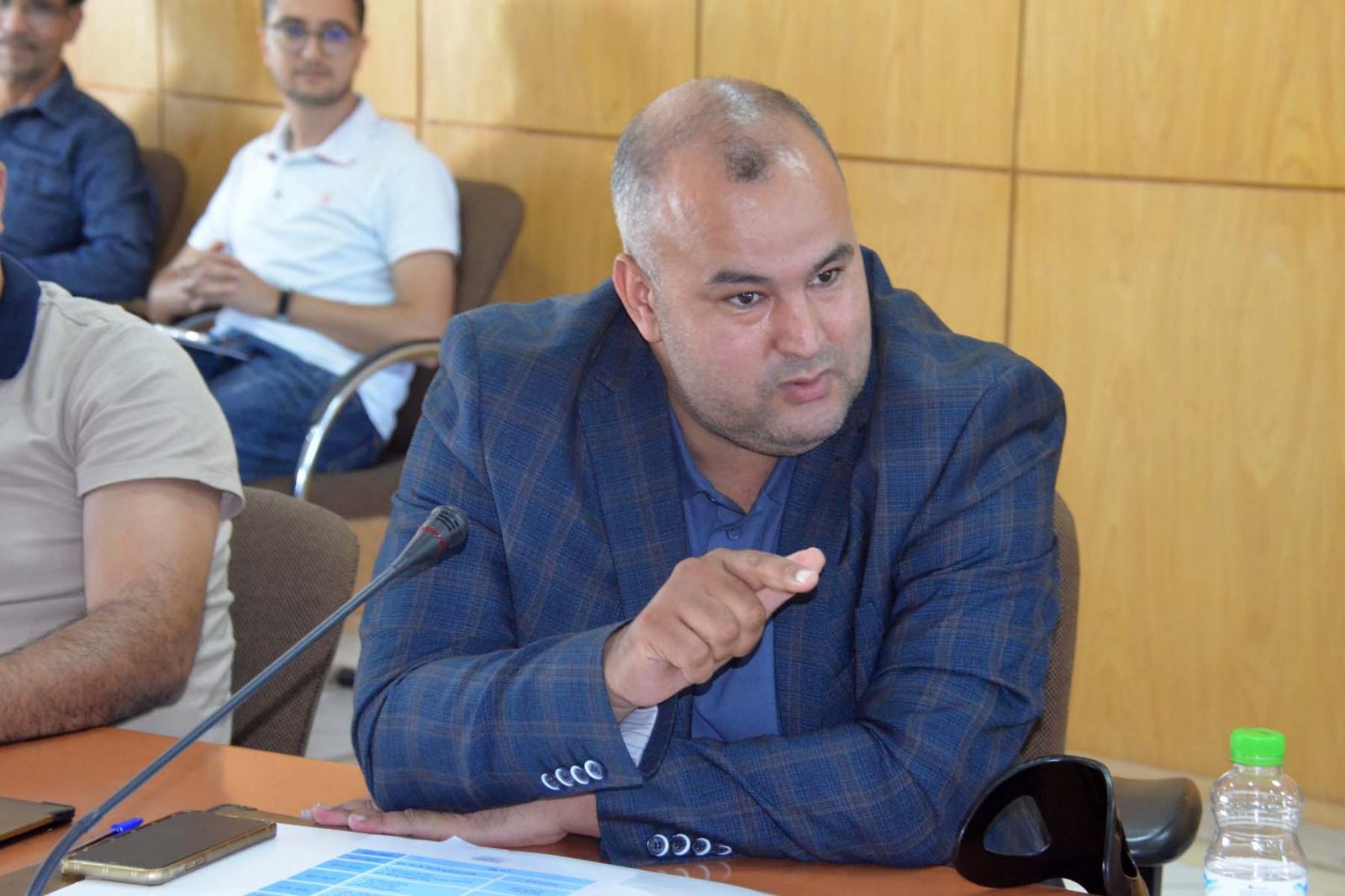 المودن يطالب بتوسيع الطريق بين تطوان والحسيمة
