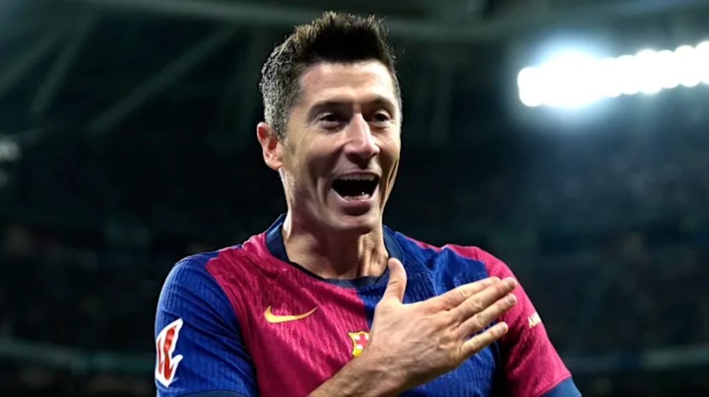 ليفاندوفسكي يقترب من تجديد عقده مع برشلونة